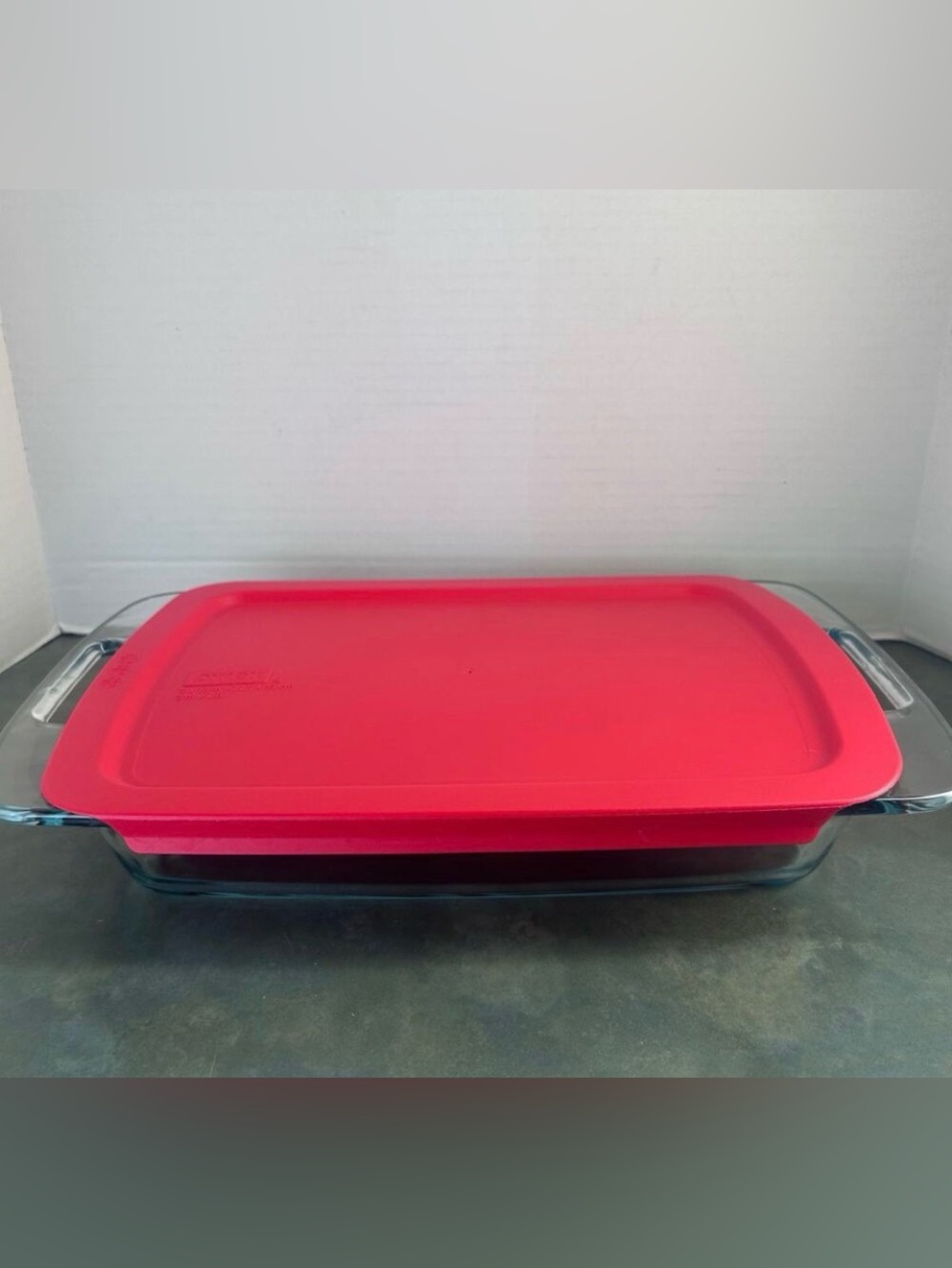 Pyrex 3 Qt 9x13 Glass Baking Dish Red Snap Lid Food Storage USA C233 Kitchen